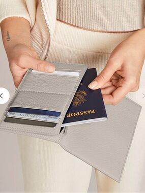 Dagne Dover Accordion travel wallet